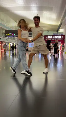 Almost missed the flight😂✈️ #fyp #bumpyride #samba #dancechallenge #dance #barcelona @vyaraklisurska 
