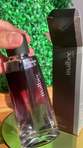 ✨LANÇAMENTO✨. Malbec Icon, um malbec amadeirado chypre que que traz a releitura da essênsia icônica de malbec. O resultado é uma fragrância que intensifica o frescor aromático e o mix de madeiras, composto principalmente pelo Patchouli na sua versão mais moderna. @oboticario  #fyppppppppppppppppppppppp #oboticario #cosmeticos #perfumesmasculinos #vaiprofycaramba #fypシ゚viral #viraltiktok #foryou #cosmeticos 