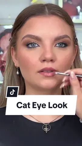 Cat Eye Look on this Beauty💋💄 #makeuptutorialvideo #beautytutorial #beautytiktok 