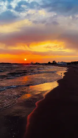 My favorite song 🫶 #sunset #sunsetlover #beachvibes 