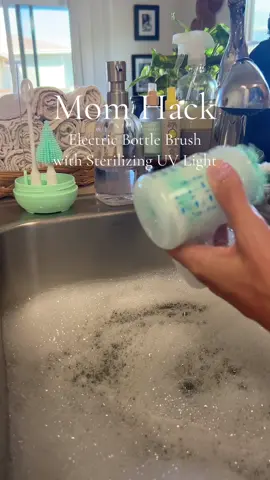 Honestly, this was one of the best things on my registry! #momhack #momhacks #baby #bottlebrush #electricbottlebrush #cleaninghacks #cleaninghack #momtok #pumpingmom #babyregistry #bottlefeeding #fyp 