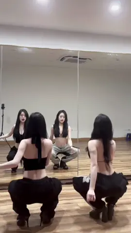 Xin anh tik tok đừng bắt em 0 view nứaaaaa ạ🤔 #lopdance💃 #xuhuong #daynhaydancerbar 