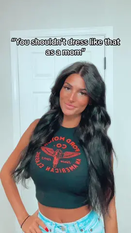 Only young and hot once🤪 #MomsofTikTok #momtok #relatable #momfit #wompwomp 