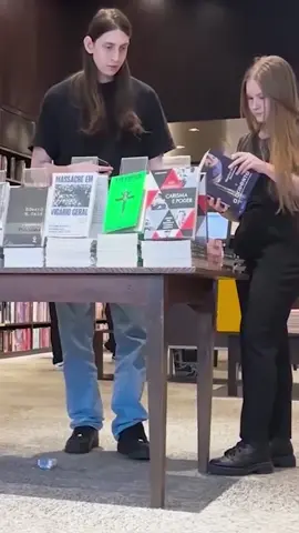 a terceira nem olho pra mim