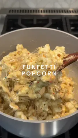 Had to try the viral marshmallow birthday cake popcorn & it is 100/10 SO good ✨🍿🧁🩵 @LesserEvil Snacks #lesserevilpartner #asmr #Recipe #popcorn #movienight #marshmallowpopcorn #funfetti #satisfying #snacks #snackideas #viralrecipe #dessertrecipe 