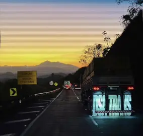 Onde está o meu amor?🎶🎶 . . . @𝙍𝙖𝙚𝙡 𝙁𝙞𝙡𝙢𝙨 🇨🇱🤙🏻  . . . #melodymarcantes  #Pará #tipografiacaminhao  #curtametragemdecaminhão  #vaiprofycaramba  #caminhaoparastatus  #melody  #tonnybrasil 