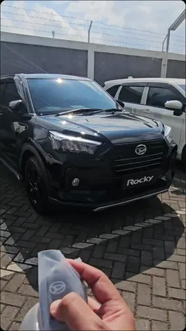 happy weekend sahabat bersama Rocky X ADS Hitam #rocky #daihatsurocky #daihatsutasikmalaya #tasikmalaya #weekend #trending 