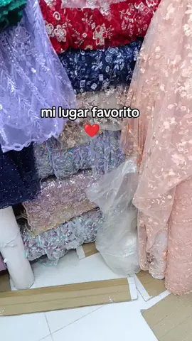 venir a buscar telas es una de mis actividades más bonitas, enamorarme de alguna y pensar en el vestido que podría ser ❤️ #diseñadorademodas #altacostura #patronesdecostura #eleganciafeminina #vestidosencajes 