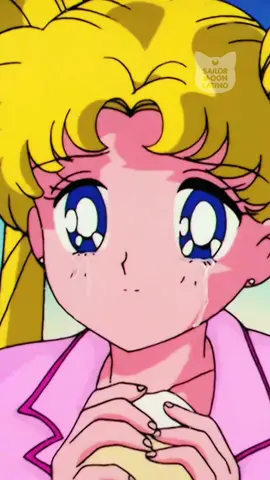 “la persona que siempre he amado, ahora me odia…” ~ serena tsukino 💔 Hablemos de lo impactante y fuerte que puede ser esta escena, donde producto de un quiebre amoroso, puede llevar a alguien a los excesos en todos sus sentidos o tomar decisiones que puedan  atentar contra su vida.  Tener pareja debiese ser algo que saque lo mejor nuestro y no lo peor, mucho menos llevarnos al sufrimiento constante, ansiedad, auto flagelación, etc. Si están pasando por alguna situación similar de quiebre o relación tormentosa busquen ayuda, refúgiense en su familia, amigos o cercanos, busquen ayuda profesional para que los puedan orientar de cómo lidiar con ciertas situaciones. Que el estar enamorad@ saque lo mejor de ustedes, que nadie opine de su cuerpo, ni lo comen o no, si ustedes quieren hacer un cambio fisico o similar, que sea por ustedes y no por agradar a su pareja y/o entorno. Los quiero mis Moonies, ámense quiéranse y respétense siempre 💖✨ . . #s#sailormoon#s#sailormoonlatinos#sailormoon90sp#prettyguardiansailormoons#sailormooncrystals#sailormooneternala#animeo#otakus#sailormooncollectionu#usagitsukino美#美少女戦士セーラームーンセーラームーン #tiktok 