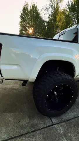 She’s so pretty #10inchlift38s #toyotatacoma #tacogirl 