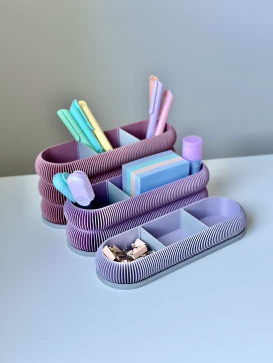 WHY YOU SHOULDN’T BUY AN ORGANIZER❓⬇️ Because now you can print one! 🌸🔥 TAJEMSTVI 3D printed desk organizer ✏️ I designed this model to be not only cute, but also practical 💯 thanks to removable dividers and 3 different heights 📏 ⚙️Model: 📥 link in my profile bio ✏️ download for personal use @cults3d or print&sell with membership @thangs3d (get an access to all my models🤩🙊) 🎨 Material: @aurapol3d  #3dprinting #3dprinted #crafts #DIY #office #organiser #stationery #SmallBusiness #tips #gift #pastel #minimalist #minimalism