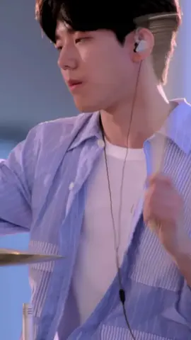 lost feeling 💔 #day6 #evenofday #eod #rightthroughme #sungjin #youngk #wonpil #dowoon #day6lyrics #fypシ #fyp #kpop #liriklagu #kband #kangwondo 