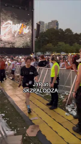 I was two feet away from JYPapi yall #lollapalooza #straykidslollapalooza #skzpalooza #straykids #chicago #skz