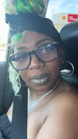 EXTRRRRRRAAAA IS BACK @Angelique Hall SHE GOT BLUETOOTH GLASSES , walking around with a theme song and sh** 🤣🤣🤣 man i love her! She literally made my day #fyp #foryoupage #momanddaughtertiktok 