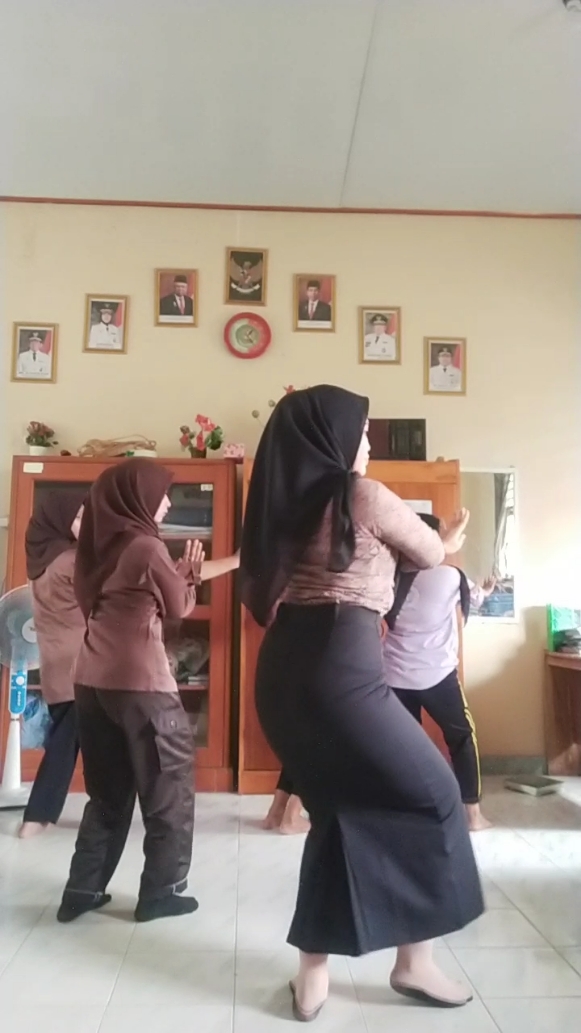 hamparan rasa part embuh kepiro #sanggartari #sigernenemo #penari #gurutiktok #gurumuda #buguru #senitari #fyp #foryoupage 