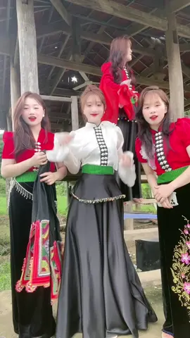 Điệu xoè kk ai áo váy cóm xinh nhắn tin zá lô cho eim nhak😍😍#xuhuong #thai26sonla #ChiYeuMinhAnh #26sonla @KieuChang11 @Phương Huyền✨ @Em géi 