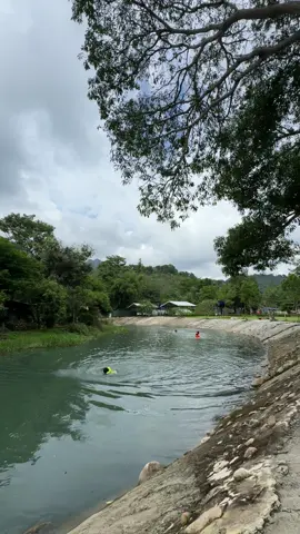 บ้านพักริมน้ำ บรรยากาศฮีลใจ🏞️ 🥰                   #ที่พักเปิดใหม่ #ลานกางเต้นท์ #บ้านติดลําธาร #ชะอมแก่งคอยสระบุรี 