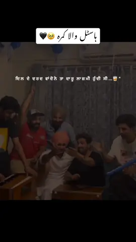 Hostel wala kamra r 4 yarr❤️‍🩹 daroo wala kaam song ch e chnga lgda asii ty sri raaat chwla maridia a waa😂😂 #fyp #foryoupage #fypシ #viralvideo #viral #viraltiktok #hostellife #hostel #student #university @بنتِ حوا🖤 @The paint brush 🖌️ 