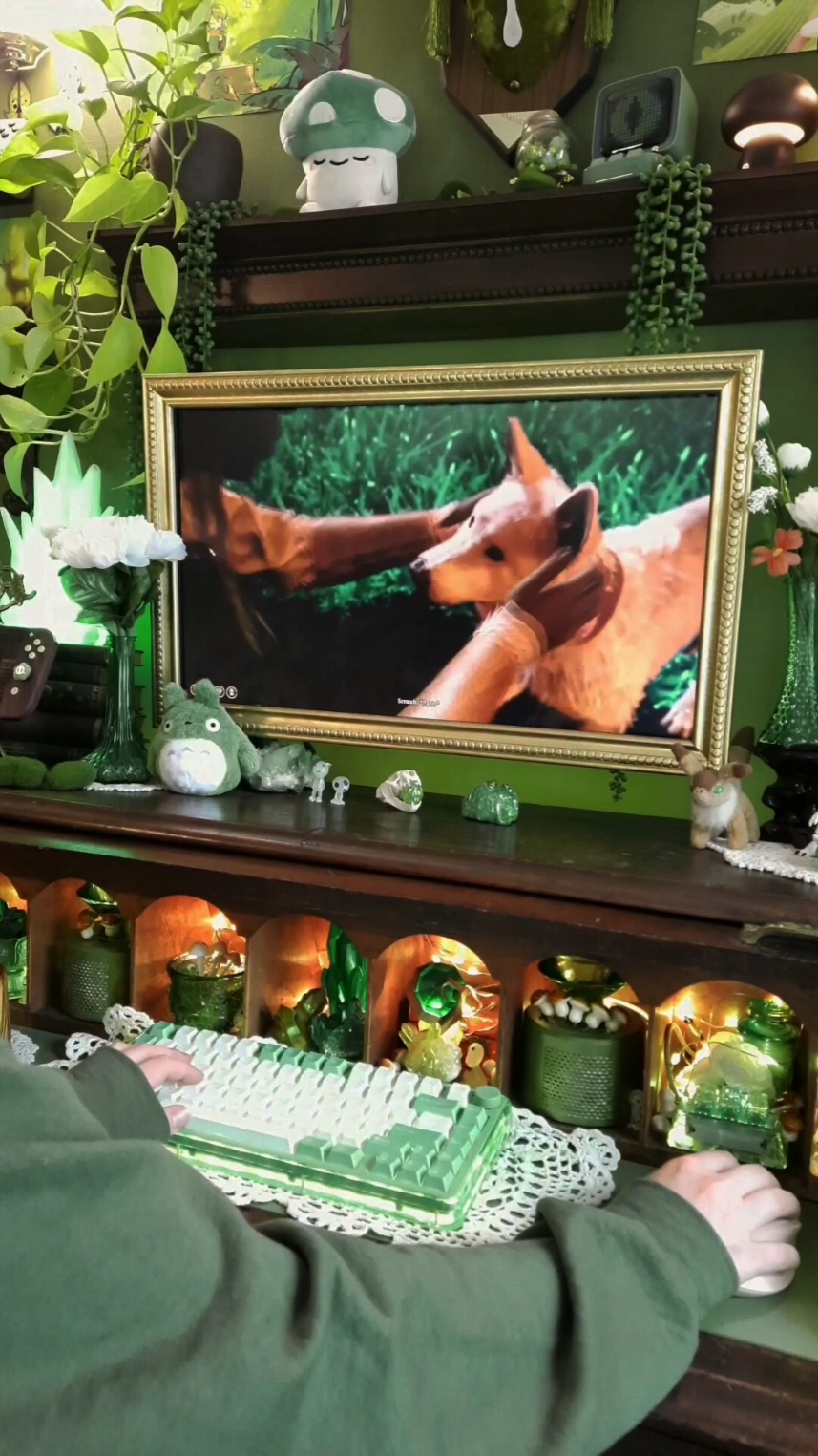 Checking off all the important tasks in this game ✅️ #bg3 #baldursgate3 #cozy #green #fantasy #fantasyaesthetic #GamingSetup #cozygamingsetup #gamingdesk #battlestation #pcsetup #moodymaximalism #whimsigoth #darkcottagecore #goblincore #hobbitcore #maximalist #pcgaming 