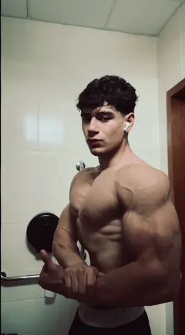 AlanWaze chocando o Brasil Melhor natural de 17 anos  . . . . . . . . . #gym #motivacao #bodybuilding #academia #motivacaodiaria #allday #gymrat #gymedit #viral #viralreels #explore #explorar #fy #foryou #GymTok #foryoupage #treino #evolução #evolution @Jorlan Vieira @OH MAGRAO ⚠️ @Workout Co. 