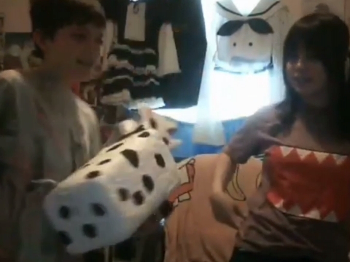 part 2 me and @Gudi #zombiebeatz2000 #hikkichan #noriko #ashley #fyp #viral #yabujin #yabujincore #duo #us #fypage #silly #relateable #friendshipgoals #friendship #duogoals #meandyou #mecore #uscore #core 