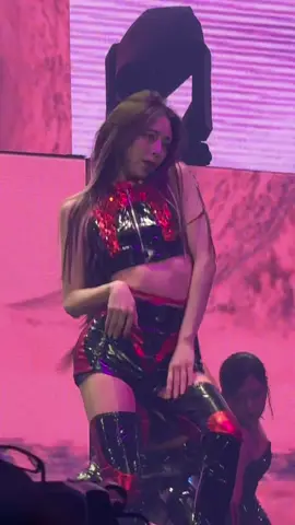 KIDDING ME should have been a title track #itzy #manila #yuna #borntobeworldtour 