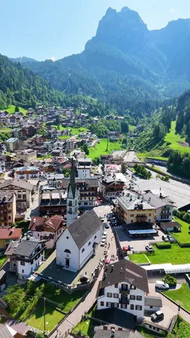 A postcard from 📍Alleghe, Italy 🇮🇹🏔️🍀🌺💕 . . . . . #italy #travel #mountains #montagna #Hiking #lake #lakeview #church #beautifuldestinations #beautifulview #picoftheday #scenery #goldenhour #drone #dronefootage 