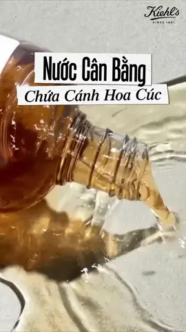 😘 CHILL’ Ý DA NÀO CÓ KHÓ ĐÃ CÓ TONER HOA CÚC LO 👌🌼✨ Ra đời từ những năm 1960s và hơn 64 năm 📓 không thay đổi công thức, 🧪🌼 Toner Hoa Cúc Kiehl’s đã chứng minh sức hút vượt thời gian khi luôn là lựa chọn chăm da hàng đầu của mọi tín đồ skincare, kể cả những cô nàng có làn da nhạy cảm.  Điều gì khiến cho Toner Hoa Cúc chiếm trọn tình yêu thủy chung của các tín đồ làm đẹp đến vậy? 🌼 Nhờ vào sức mạnh chữa lành vượt trội từ những cánh Hoa Cúc chứa 5 hợp chất làm dịu thiết yếu cho làn da: ♡ 94% người dùng đồng ý GIẢM ĐỎ ♡ 97% người dùng đồng ý GIẢM BÓNG NHỜN ♡ 37% giúp GIẢM MỤN 🌼 Đồng thời còn mang đến cảm giác thư thái với mùi hương dịu nhẹ, thư giãn, cho bạn làn da khỏe đẹp và tinh thần thư giãn. * Dựa trên kết quả khảo sát của 52 người dùng sau 4 tuần sử dụng ** TIPS: Kết hợp cùng Sữa Rửa Mặt chiết xuất Hoa Cúc để tối ưu hiệu quả làm dịu, giảm mụn và giảm bóng nhờn cho da #KiehlsVietNam #kiehls #kiehlsvn #KiehlsBodoiHoaCuc #SachSauDiuNhe #GiamMunGiamBongNhon #calendula #tonerhoacuc #goclamdep #skincareroutine #xuhuong #viral #dakhoecungkiehls