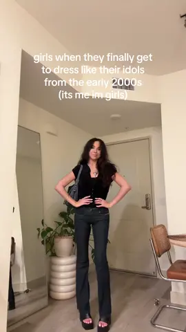 when you finally get to dress like Bratz doll !! #y2koutfit #lowrisejeans #lowrise #bratz #bratzoutfit 