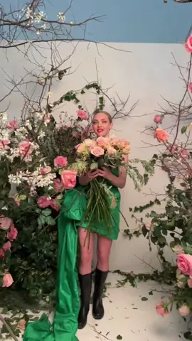 #flowers #flower #flowerkiss @Oscar de la Renta @genevievemakeup 