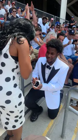 Proposal gone wrong at Yankees game 😭😭😭