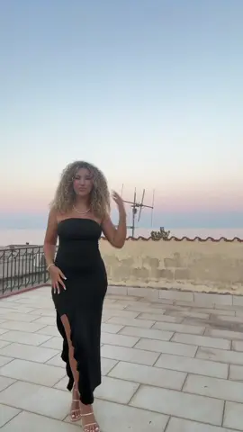 @Dilara #🇮🇹 #italy #outfit #outfitideas #outfitinspo #outfitinspiration #fypシ #vacation #trending #viral #fyp #wecantbefriends #bestfriend #bestie 