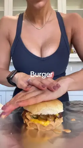 Nothing beats a nice and juicy 🍔  #burger #foodies #fastfoodlife #Recipe #EasyRecipes 