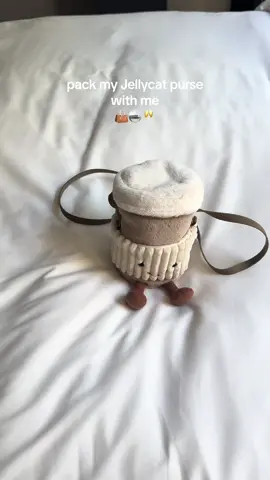 perfect bag for fall, I’m obsessed!!!😍😍 #jellycat #jellycatbag #packmybag #packmybagwithme #cutebag 