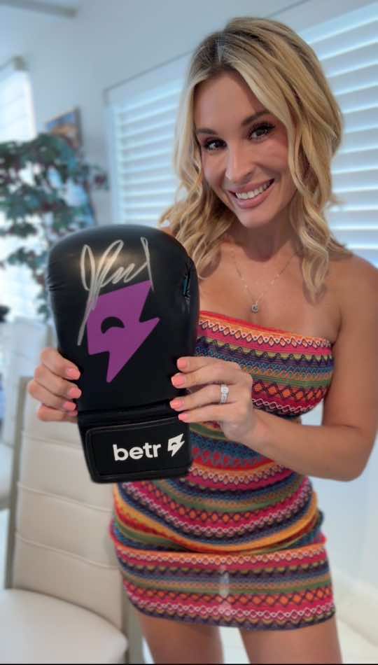 A big thank you to Jake’s dad Mr. Greg Paul for sending me a signed @Jake Paul @betr glove! 🥊 Sincerely appreciate it. @Most Valuable Promotions #allierae 