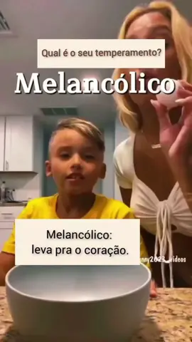 Os Diferentes Temperamentos e o Teste do Ovo!  Você já ouviu falar sobre os quatro temperamentos?  São eles: melancólico, colérico, sanguíneo e fleumático.  Cada um tem suas características únicas, e é incrível ver como essas personalidades se manifestam de maneiras diferentes, até mesmo em situações inusitadas. Vendo esse vídeo de como é hilário, onde é testado os temperamentos com um ovo.  A mulher quebra um ovo na testa de cada criança e a reação deles é simplesmente perfeita para mostrar seus temperamentos.  1. O Melancólico: Melancólicos são sensíveis, perfeccionistas e tendem a ser introspectivos. 2. O Colérico: A criança colérica, por outro lado, reage com indignação. Coléricos são enérgicos, líderes naturais e têm uma tendência a serem impulsivos. 3. O Sanguíneo: Ah, o meu temperamento!  A criança sanguínea ri alto, acha tudo uma grande piada e talvez até peça para fazer de novo.  Sanguíneos são extrovertidos, entusiastas e adoram uma boa risada. 4. O Fleumático: A criança fleumática reage de forma calma e despreocupada, talvez até diga “tudo bem, mãe” e continue com o que estava fazendo. Fleumáticos são tranquilos, pacíficos e evitam conflitos. E você, já parou para pensar qual é o seu temperamento?  Eu Denise, como uma típica sanguínea, dou risada de tudo, brinco e me divirto com as pequenas coisas da vida. Mas, claro, também posso ser extrema às vezes, tanto na alegria quanto na intensidade. Essa diversidade de temperamentos torna cada um de nós especial e contribui para a riqueza das nossas interações.  E esse vídeo das crianças com o ovo é um exemplo perfeito de como nossas personalidades se manifestam até nas situações mais simples e engraçadas. O que acham?😀👏✨✨