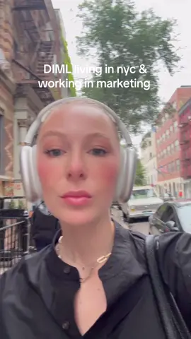 #nyc #nycliving #marketingjobs #agencylife #officelife #officeoutfit #buisnesscasual #businesscasualoutfits #livinginnyc #postgradlife #corporatelife @touchland @Banana Republic @Rothy’s @Legendary Foods 