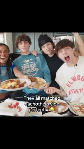 The amount of brainrot that was in this video goshh #fyppppppppppppppppppppppp #aura #rizz #energy #goodvibes #chrissturniolo #quenblackwell #nickssturniolo #mattsturniolo #friends #hehe #funny #meals @quenblackwell @Nicolas Sturniolo @Matt @Christopher Sturniolo 