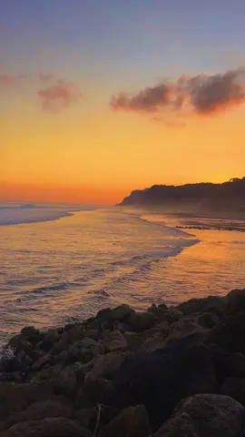 Pertama kali sunsetan di Pantai Melasti☀️✨ternyata seindah ini🥹 #TTPetualangPro 