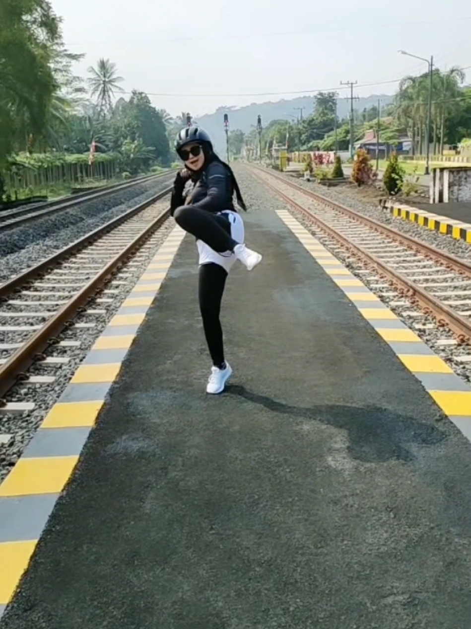 #sepatu #sneakers #tiktokshop 