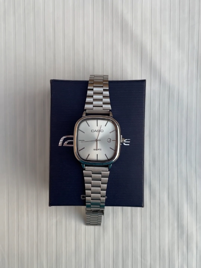 the new casio watch , which has received great admiration and controversy on social media, is distinguished by its beautiful square design it is known as casio ltp e117 or casio a138 available in many colors #casio #watch #casioltpe117 #casioa138 #rolex #foryoupage #fyp #viral #oldmoney #fashion #outfit 