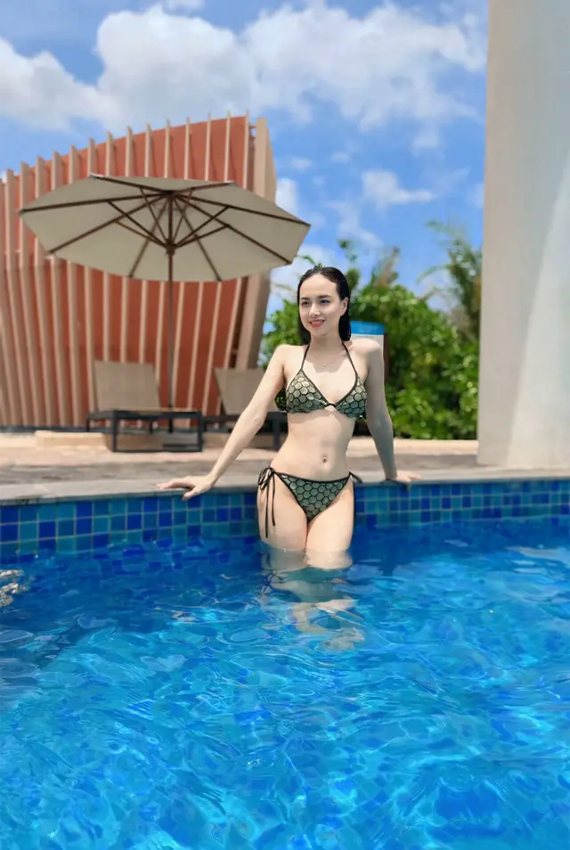 Nắng có tia UV, cá có tia Urê, em có tia U mê 😝 🩱#AquamarineSwimwear #dinhngocdiep #minerabinhchau 