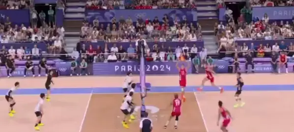 リベロ山本さん &米 アンダーソン氏の急接近にときめいてしまった… #オリンピック2024  #男子バレー日本代表  #山本智大選手  #アンダーソン選手  #身長差  #日米  #DaiCE  #Iwonder  #かわいい (楽曲利用設定し忘れております申し訳ありません)