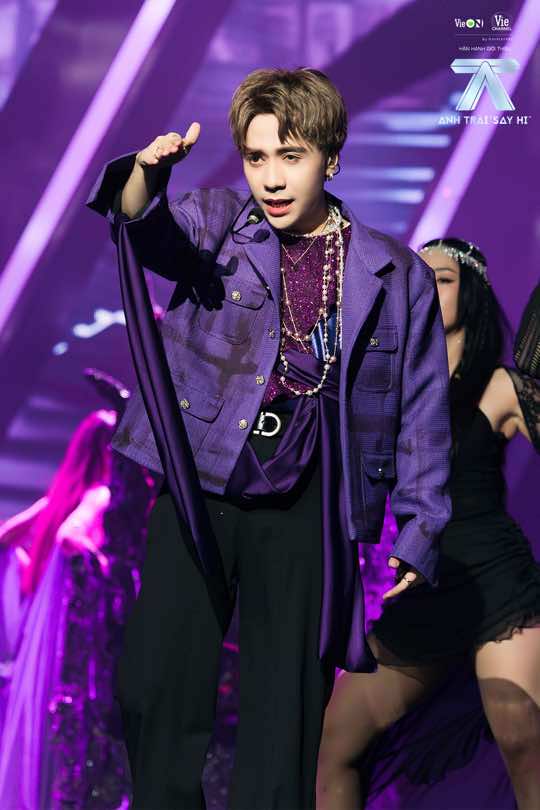 Thôi thôi em lấy đi, lấy đi. Cứ mang hết đi mà 🤚🏻  #QuangHungMasterD  #AnhTraiSayHi #AnhTrai #VieON #VieChannel #DatVietVAC #30NamCoMotDatViet