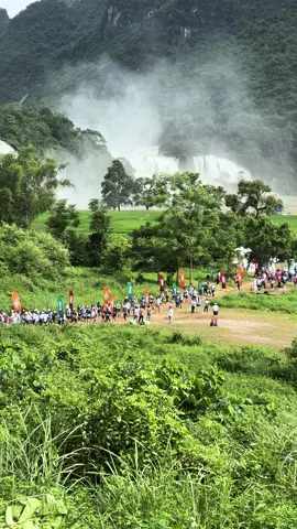 Xuất phát giải chạy tại thác Bản Giốc tuyệt đẹp! #ultratrailcaobang #thacbangioc