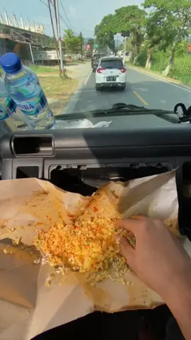 Alah tu padusi ! #driver #drivermuda #makan #mobil #sopirtruck #sopirkeren #fyp #fypシ #viral #minangtiktok #like #fyppppppppppppppppppppppp #xyzbca 