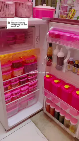 Membalas @Dewi Kartika Sari Bikin KuLkas Kamu Makin Rapih Dan Tidak Bau Dong 🥰 #Rumah #rumahpink #rumahminimalis #rumahaesthetic #dapurpink #dapurminimalis #dapuraesthetic #foodprep #foodpreparation #toplescalista #boxfoodprep #botolminum #botolminumkulkas 