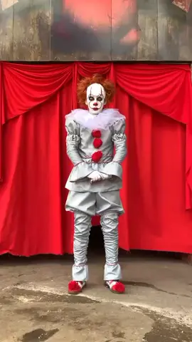 soy pennywise el payaso bailarín 🎪 #it #terrorcifco #fyp #pennywise #cosplay #art #terror #movie #dance #tiktok #trend #foryou #cosplayer #romeomeo #elsalvador 
