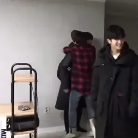 ME AND WHO :(  #leeknow #seungmin #2min #2minskz #straykids #skz  