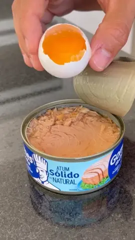 throw eggs in the tuna, you'll want to make them for dinner again and again #Recipe #EasyRecipe #egg #dinner #tuna #fyp #foryou #foryoupage #viral #usa 
